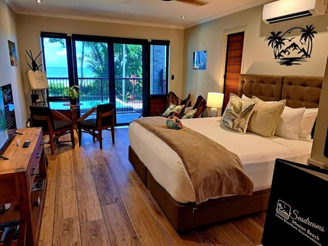 Beach View Suite: King Bed