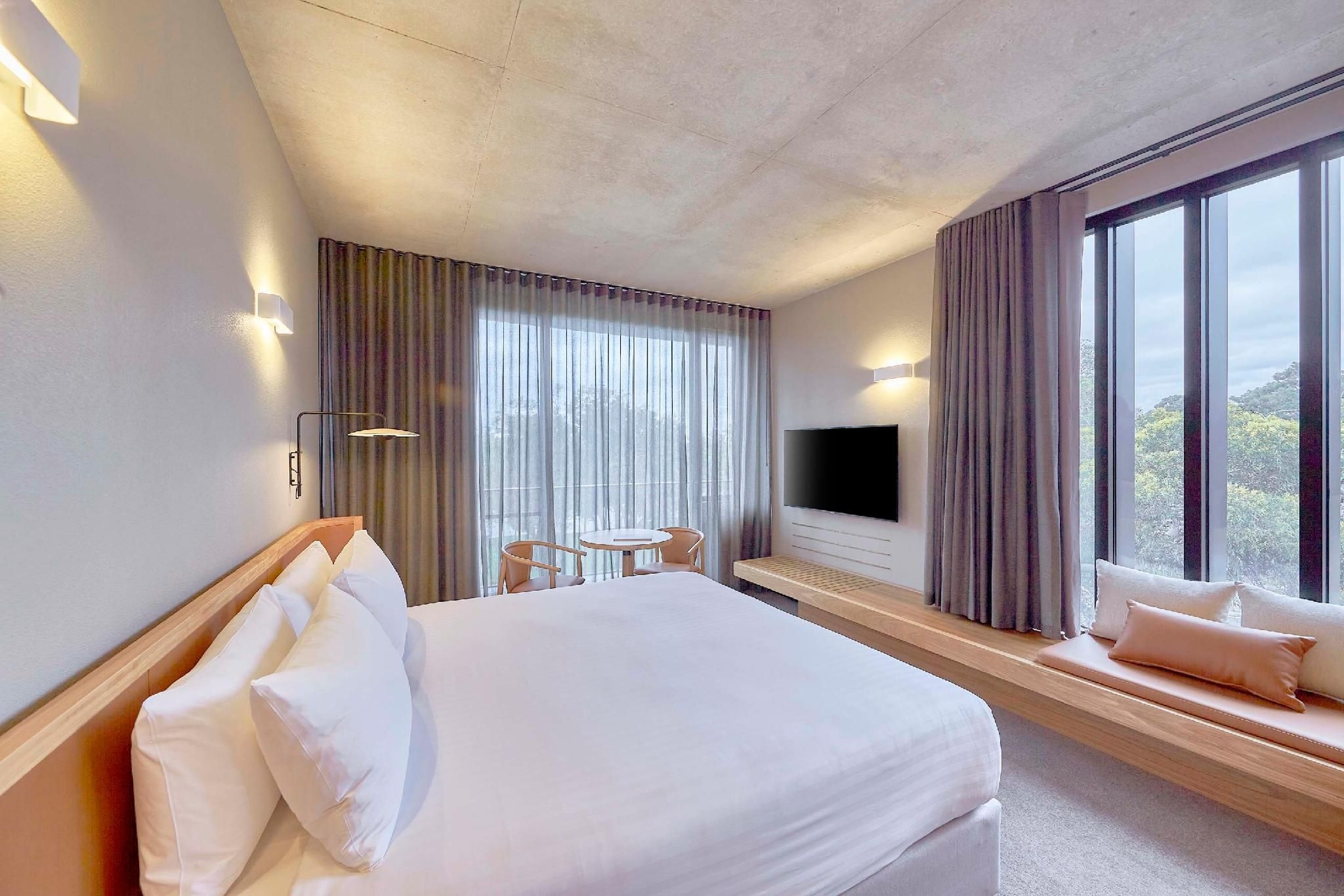 WONIL Hotel Perth - Handwritten Collection1