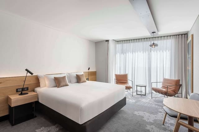 Deluxe Room King