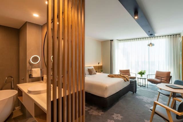 Premier Suite 1 King Bed including 2 nightly drink vouchers