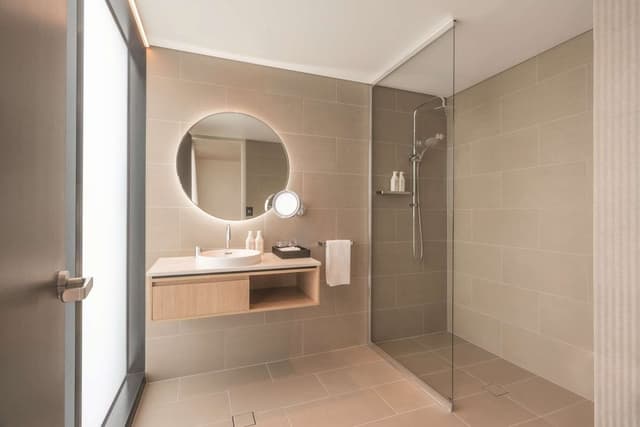 Premier Suite 1 King Bed including 2 nightly drink vouchers