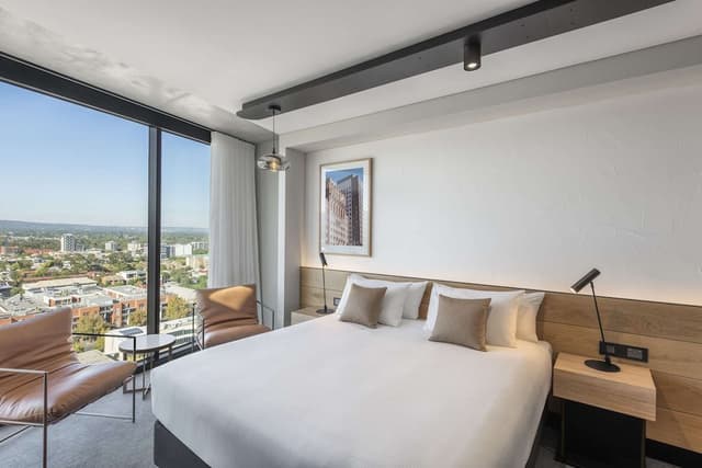 Premier Suite 1 King Bed including 2 nightly drink vouchers