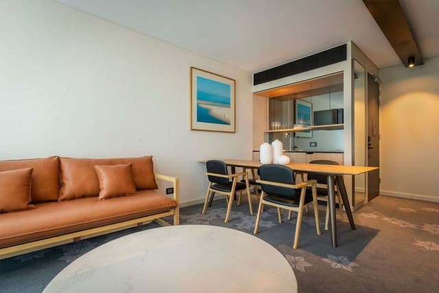Premier Suite 1 King Bed including 2 nightly drink vouchers