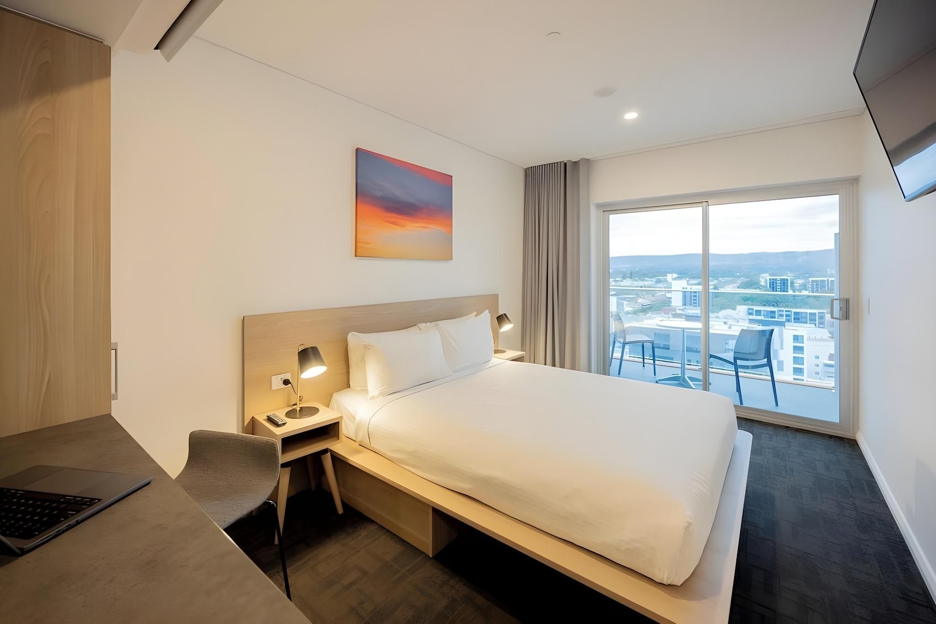 Toms Court Hotel2