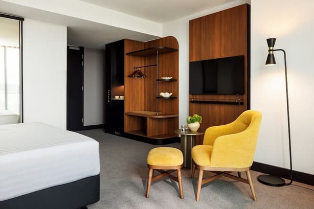Standard Room, 1 King Bed