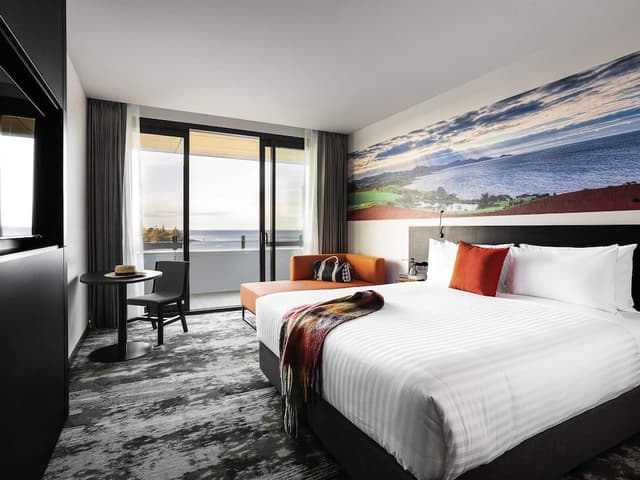 Deluxe Room, 1 King Bed, Balcony