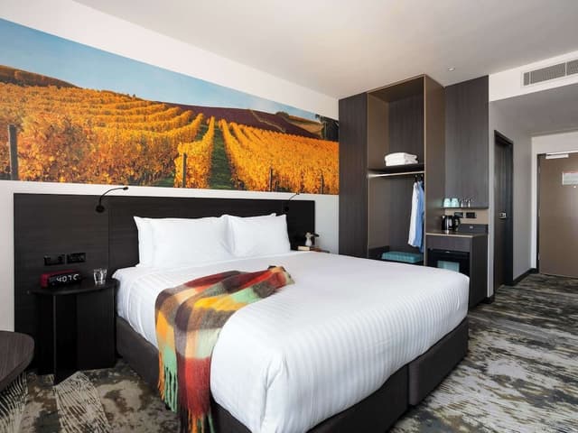 Deluxe Room, 1 King Bed, Balcony