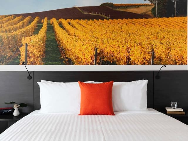 Standard Room, 1 King Bed