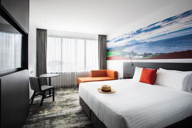 Standard Room, 1 King Bed
