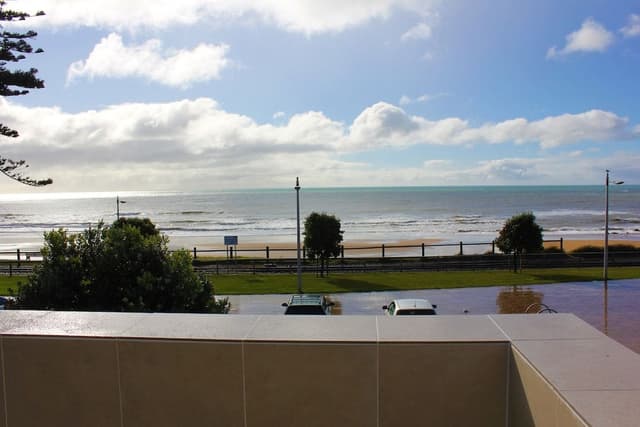 Oceanfront Twin with Harbour View
