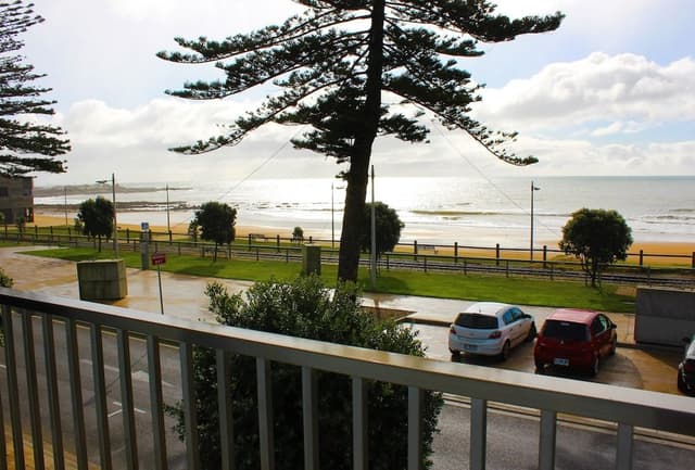 Deluxe Oceanfront Twin with Balcony
