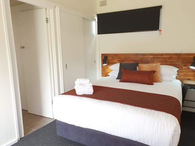 Basic Quadruple Room, 2 Queen Beds