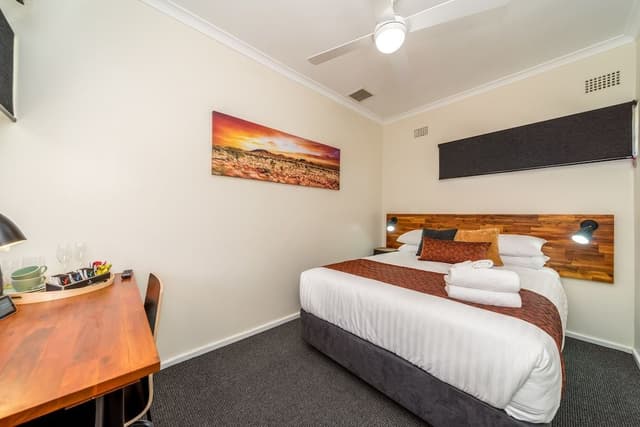 Basic Quadruple Room, 2 Queen Beds