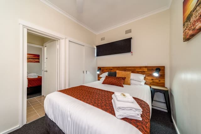 Basic Quadruple Room, 2 Queen Beds