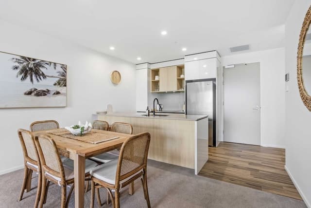 Two Bedroom Two Bathroom Ocean View Apartment - Level 5