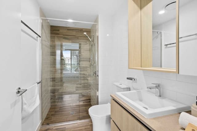 Two Bedroom Two Bathroom Ocean View Apartment - Level 5