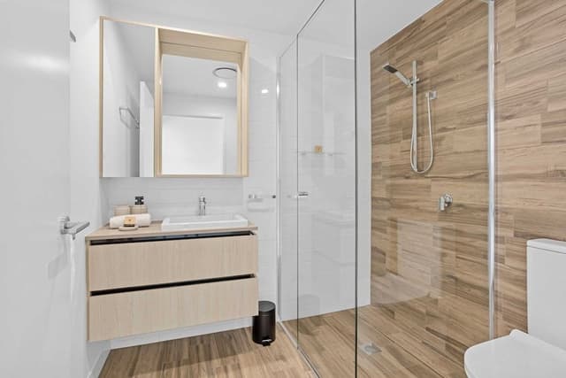 Two Bedroom Two Bathroom Ocean View Apartment - Level 5
