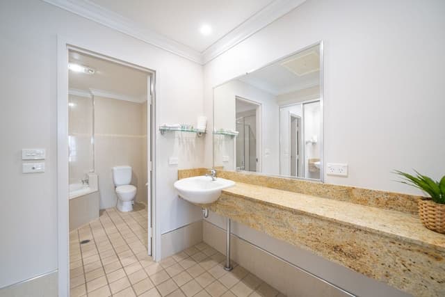 King Spa Suite