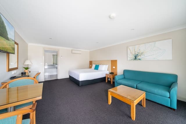Deluxe King Suite