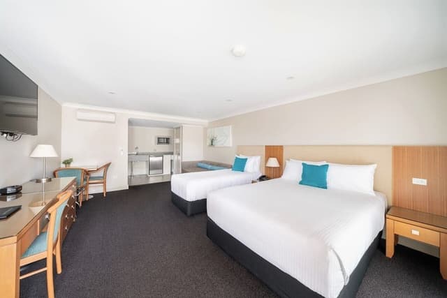 Deluxe Twin Suite