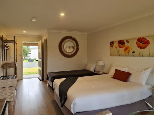 Triple Room (1 Queen Bed and 1 Single Bed)