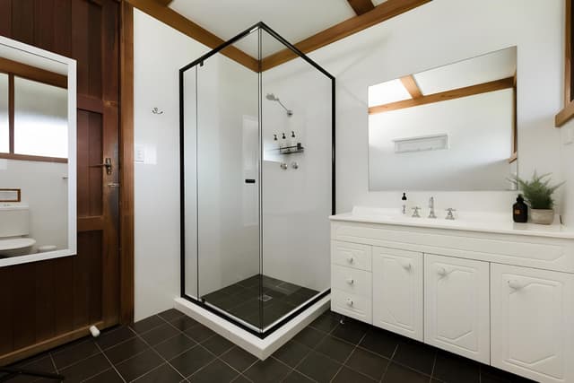 6-Bed Room