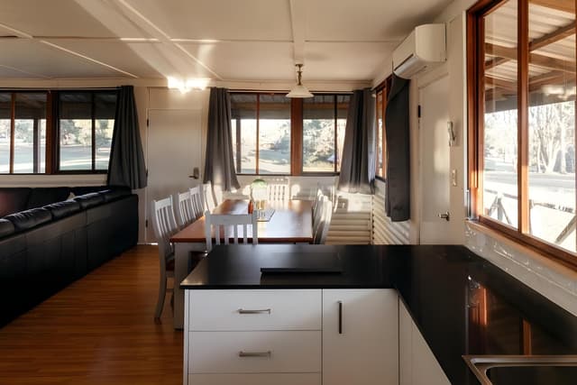 6-Bed Room
