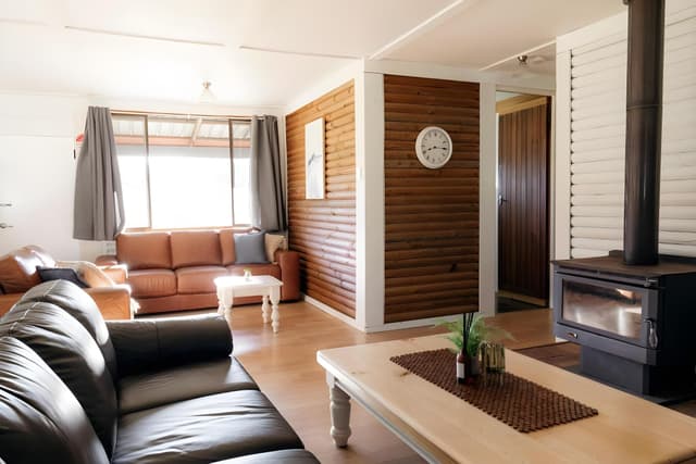 6-Bed Room