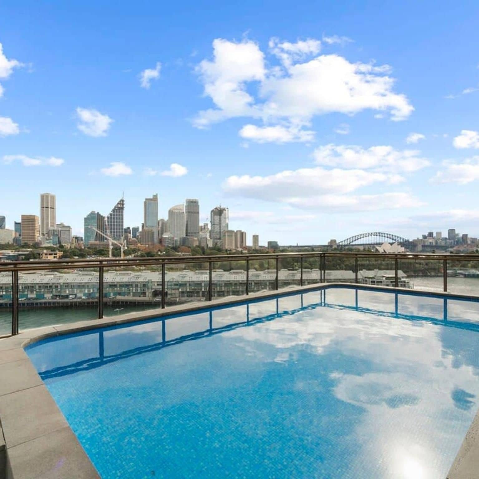 Heart Of The City Minutes from Macleay Street Heart Of The City Minutes from Macleay Street