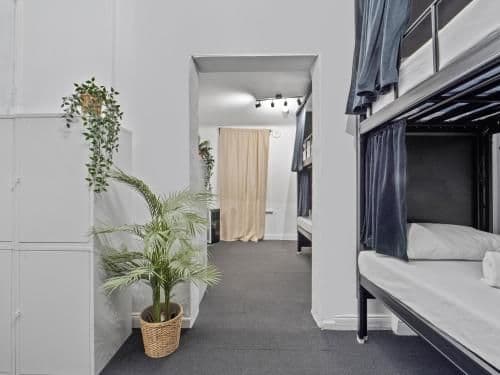 Mixed Pod Room 8 people bedroom