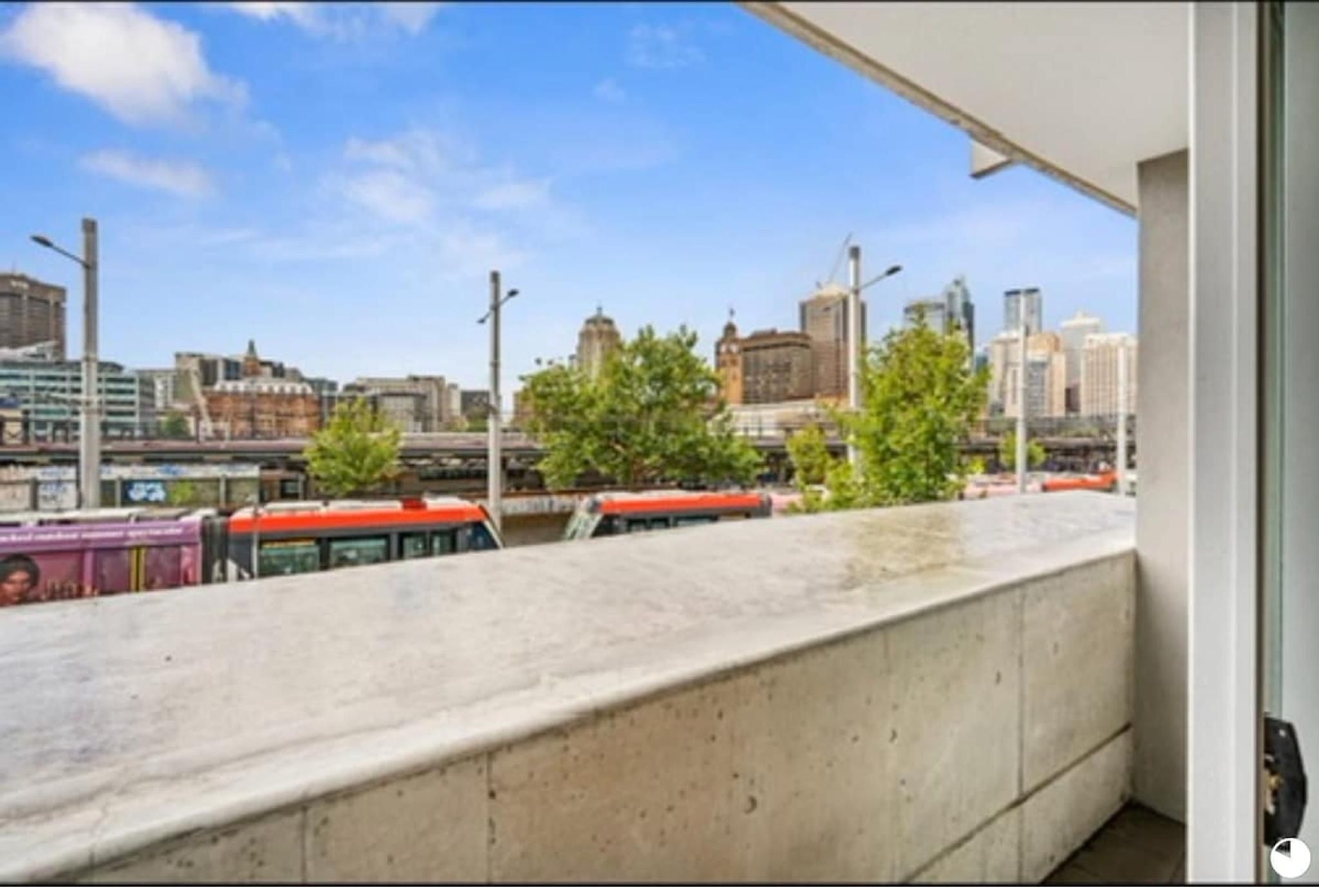 Central modern 1 bedroom with air-con balcony2