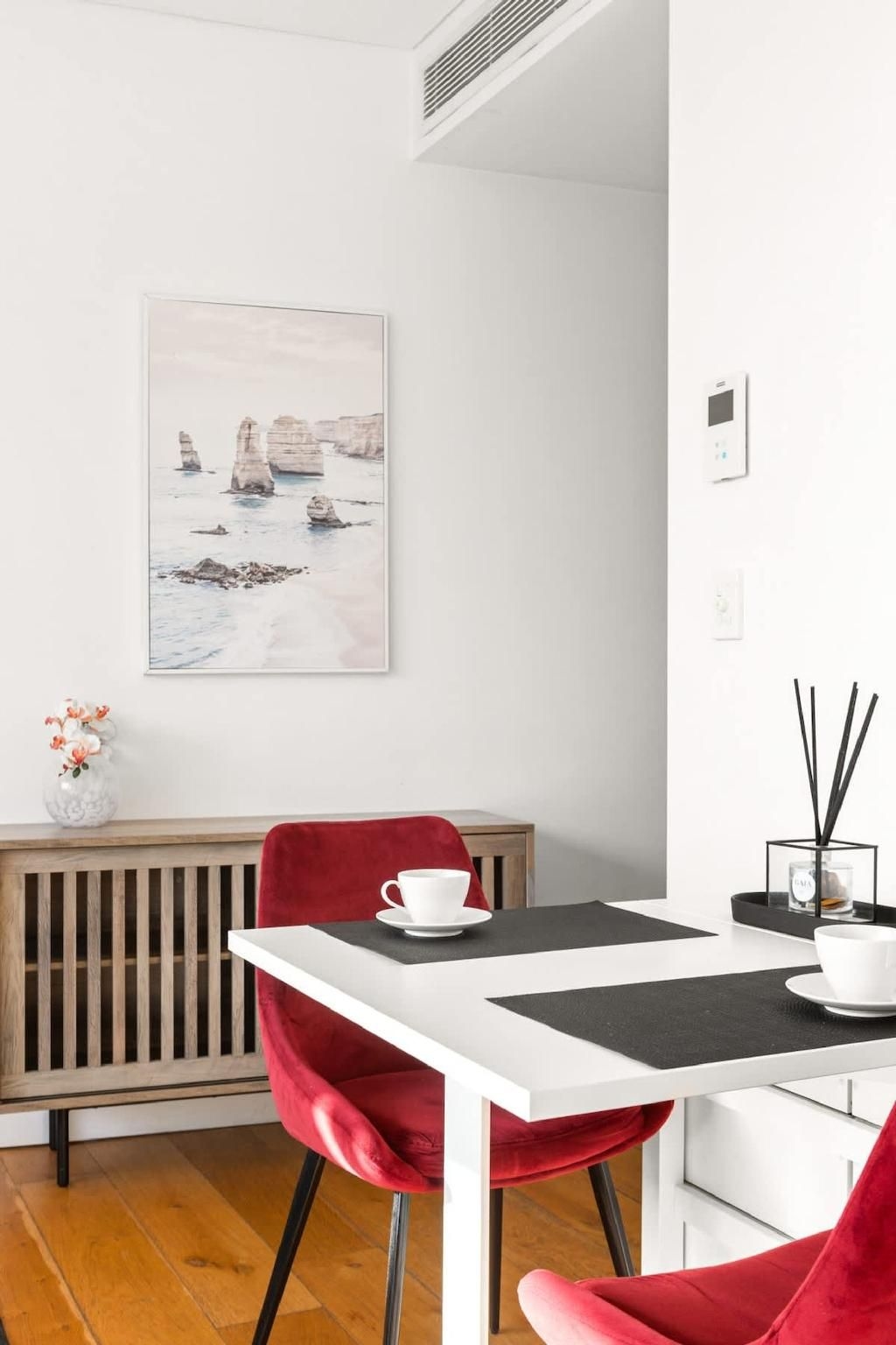 Central modern 1 bedroom with air-con balcony3