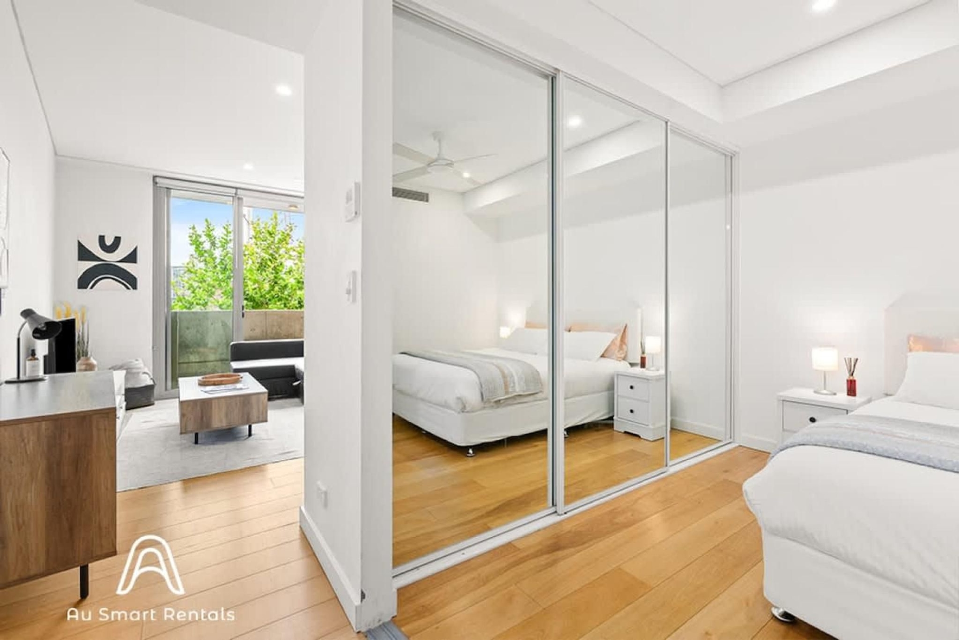 Central stylish 1 bedroom with balcony and air-con1