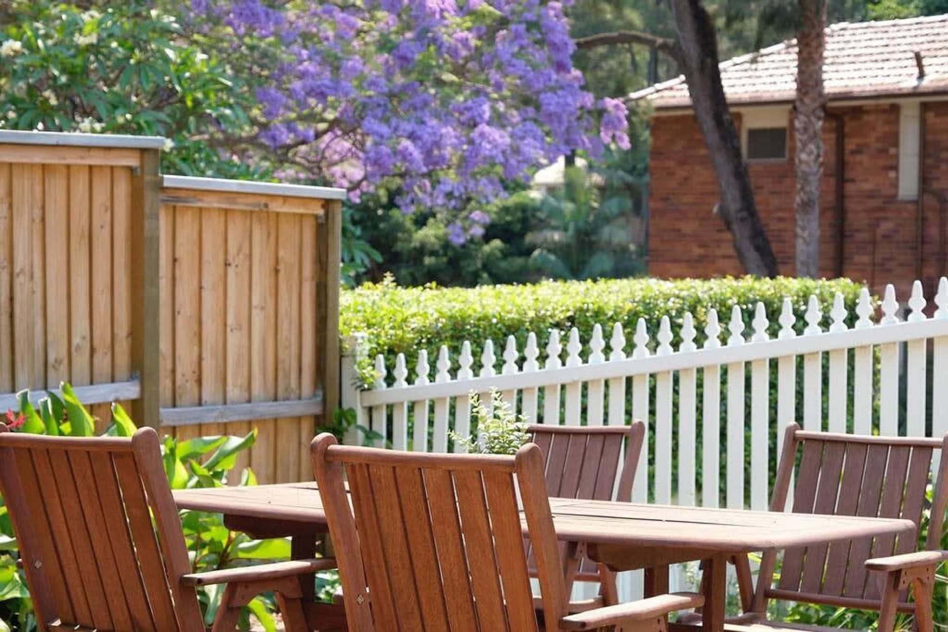 Garden 2 Bed Apt and Walk to Harbour Parking Garden 2 Bed Apt and Walk to Harbour Parking