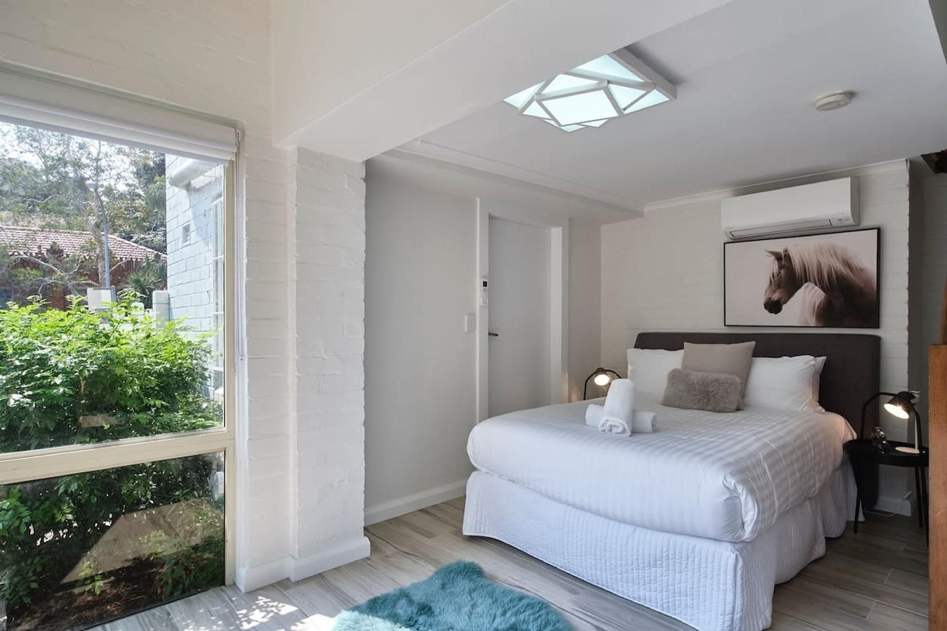 Garden 2 Bed Apt and Walk to Harbour Parking1