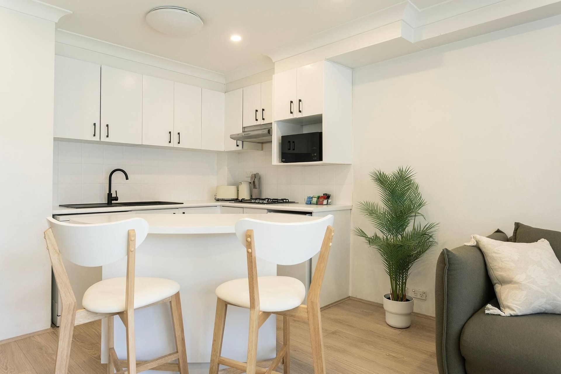 Luxurious Manly Retreat with Beachside Bliss3