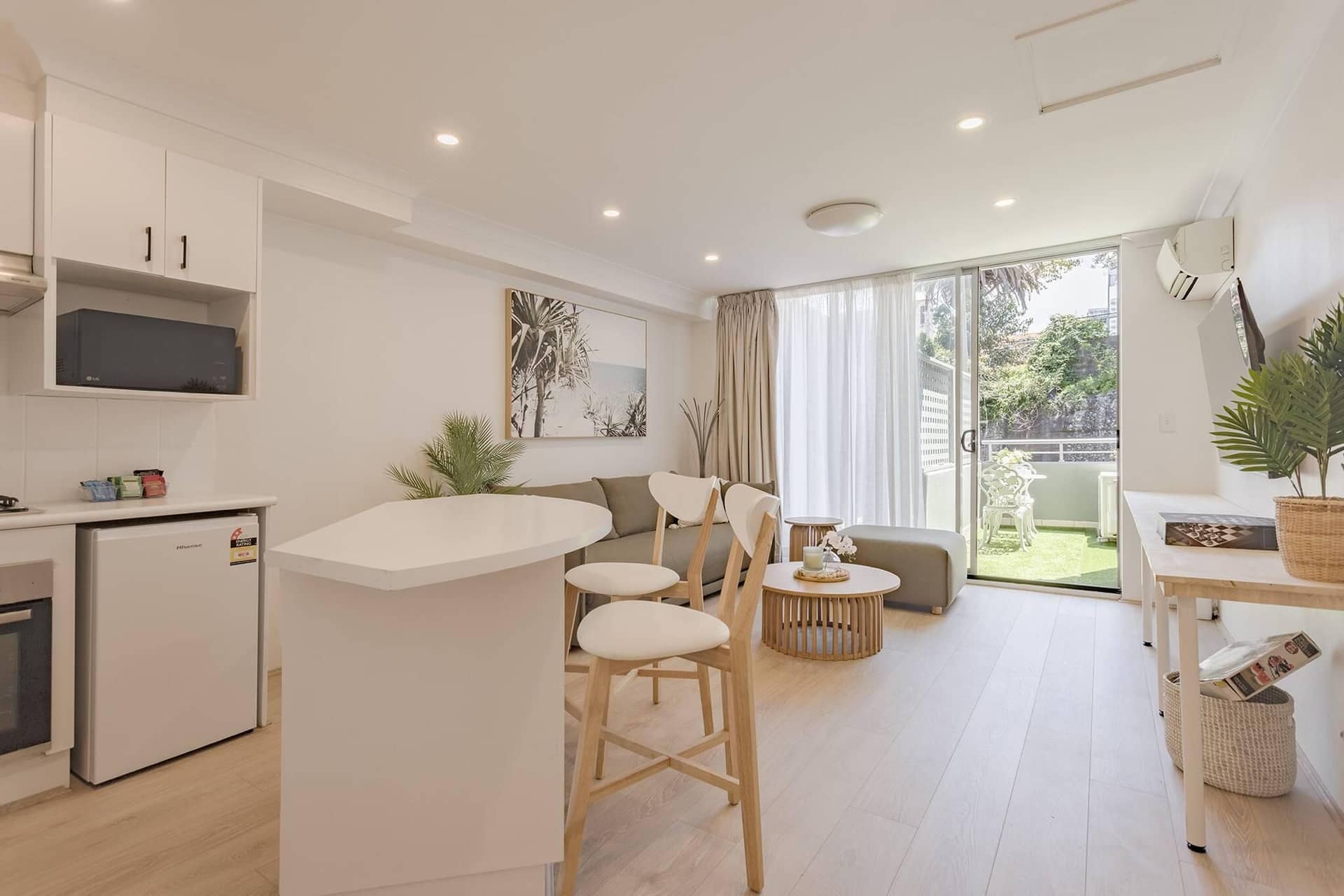 Luxurious Manly Retreat with Beachside Bliss Luxurious Manly Retreat with Beachside Bliss