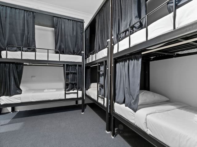 Mixed POD Shared Bathroom - 6 people Bedroom
