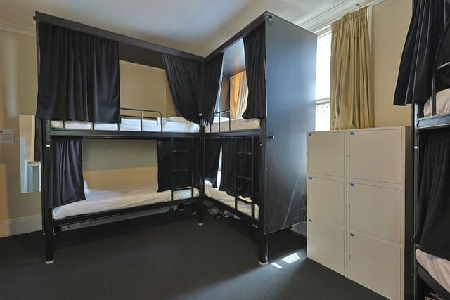 Mixed POD Shared Bathroom - 8 people Bedroom