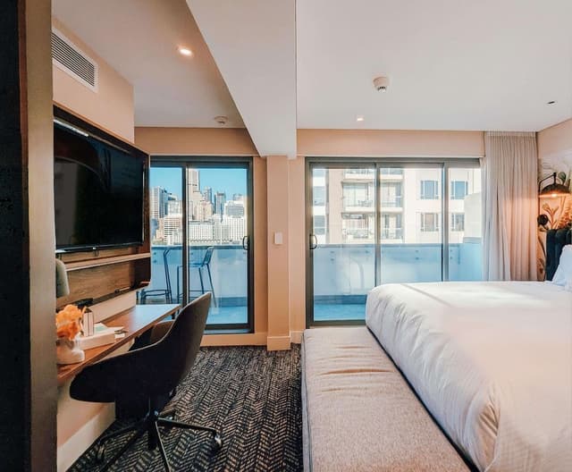 Superior Room, 1 King Bed, Non Smoking, Balcony