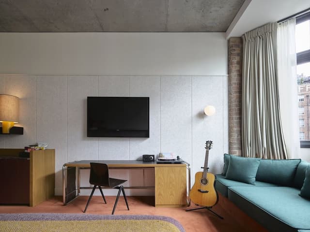 Room (Large)