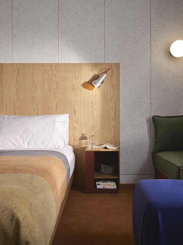 Room (Large)