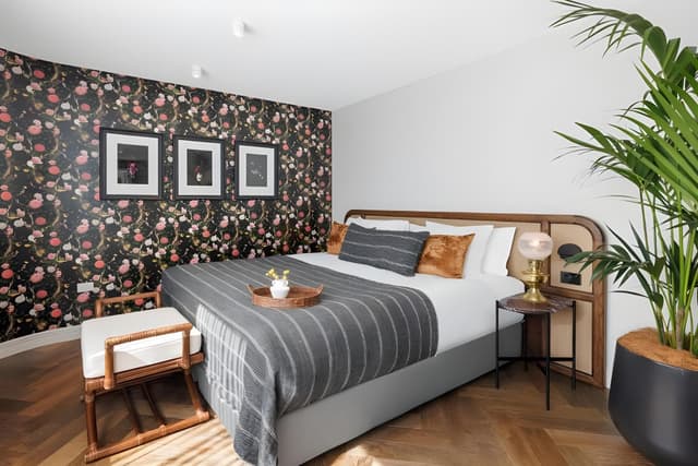 The Lizzy Suite with King Bed