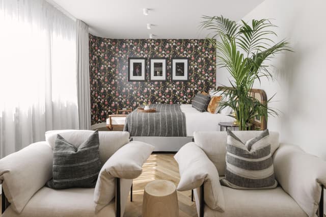The Lizzy Suite with King Bed