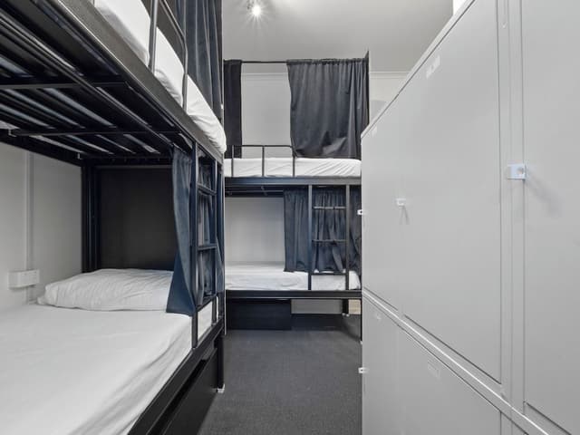 Mixed Pod 6 Bed Room - Shared Bathroom