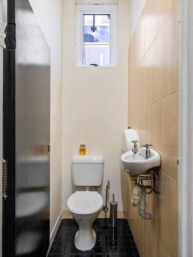 Mixed Pod Twin with Shared Bathroom