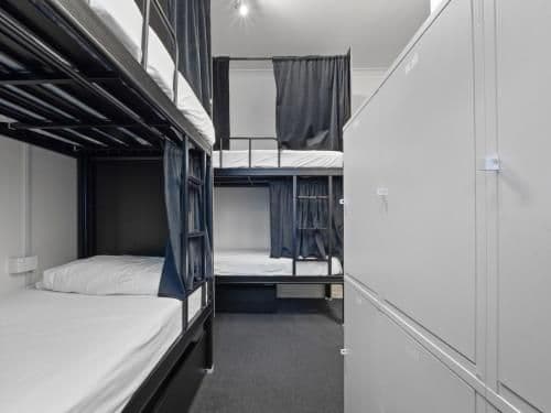 Mixed POD Shared Bathroom - 6 People Bedroom