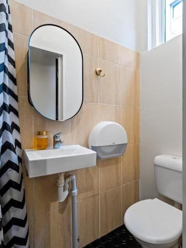 Female Only Pod 6 Beds Room - Ensuite