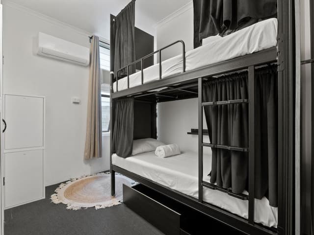 Mixed Pod Twin with Ensuite Bathroom