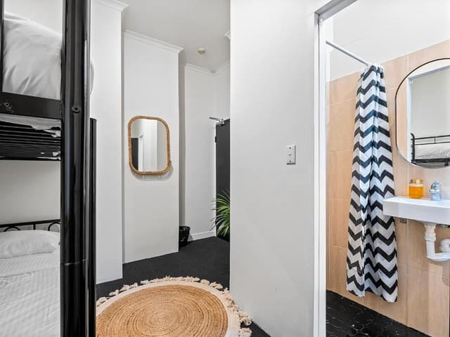 Mixed Pod Twin with Ensuite Bathroom